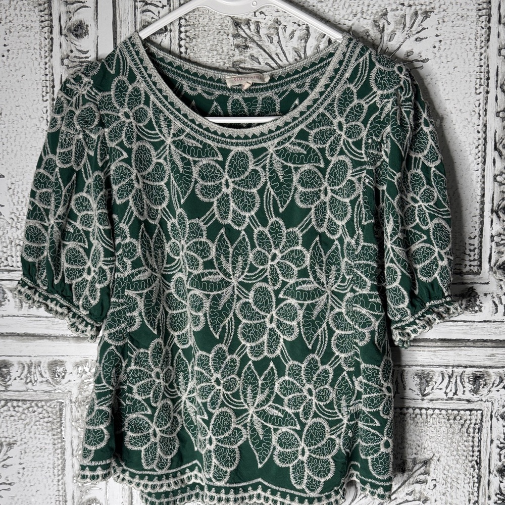 Solitaire Blouse Green ruffle sleeves